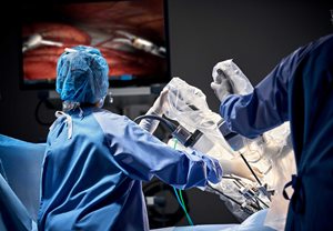 Image of operating room staff using the da Vinci Xi robot