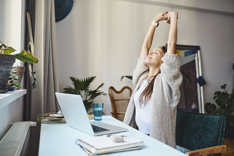  Don’t let work be a pain in the neck: Five easy stretches you can do at the desk